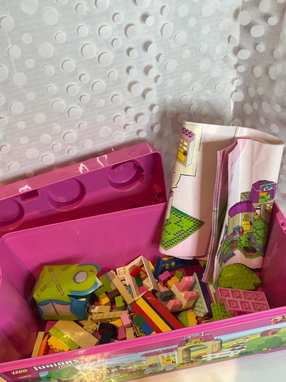 Lego friends 🧱bundle in Pink Brick Storage case - Picture 5 of 13
